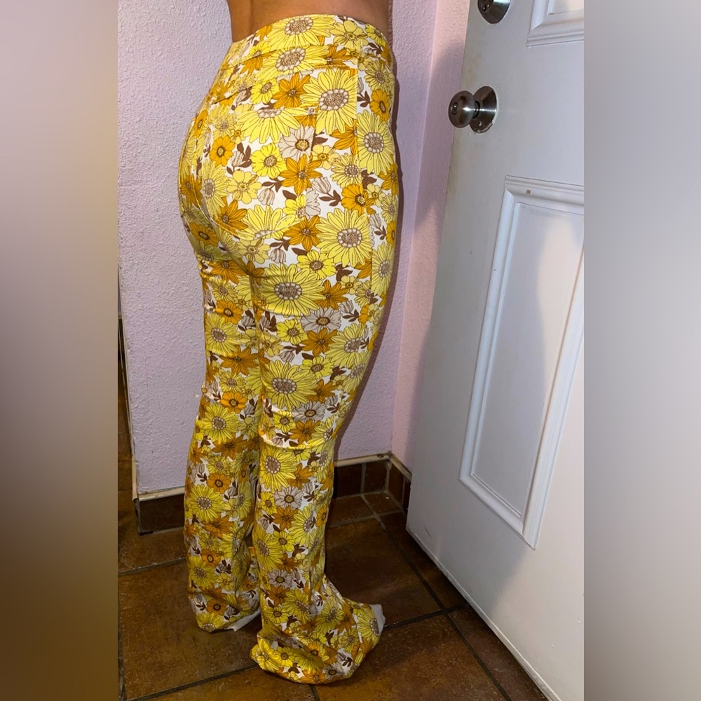 Flared floral pants - 80S vibes!